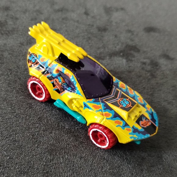 2015 Hot Wheels Yellow Sting Rod Mattel - Picture 3 of 5